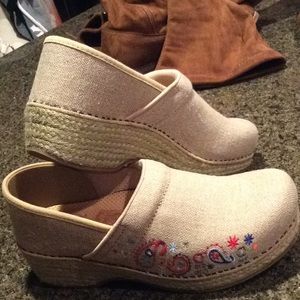 NWOT DANSKO... The professional walking clog!